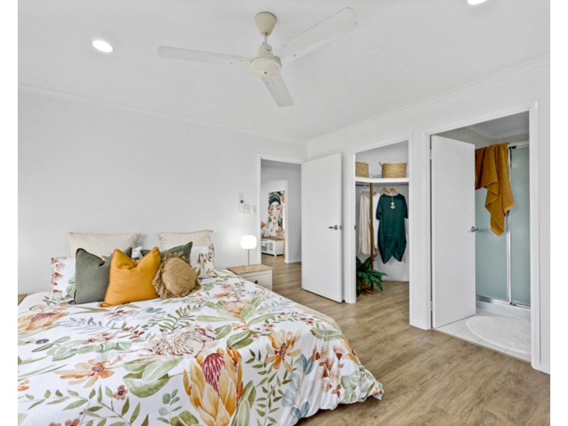 6 Anglers Parade, Blacks Beach QLD 4740