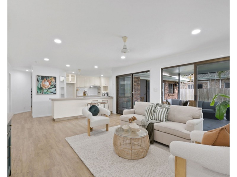 6 Anglers Parade, Blacks Beach QLD 4740