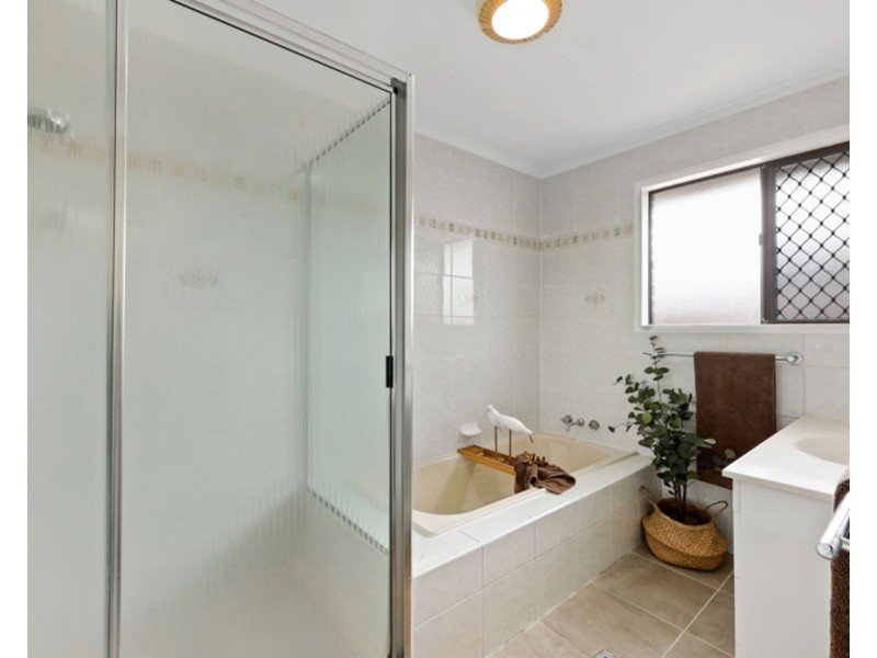 6 Anglers Parade, Blacks Beach QLD 4740