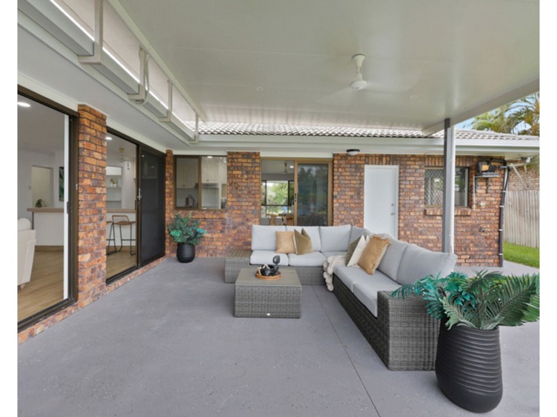 6 Anglers Parade, Blacks Beach QLD 4740