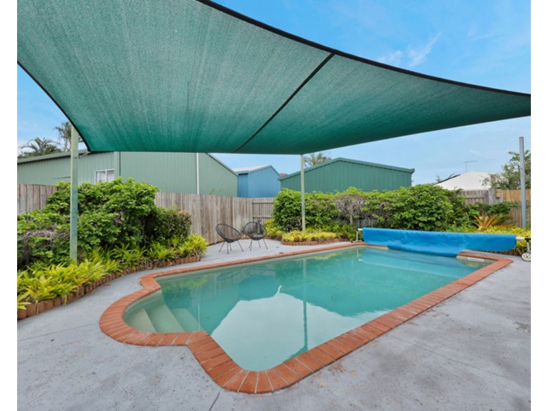 6 Anglers Parade, Blacks Beach QLD 4740