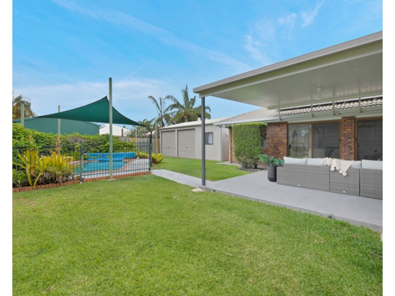 6 Anglers Parade, Blacks Beach QLD 4740