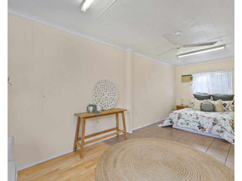 6 Anglers Parade, Blacks Beach QLD 4740