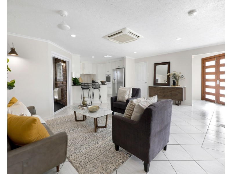 7 Hughes Street, Glenella QLD 4740