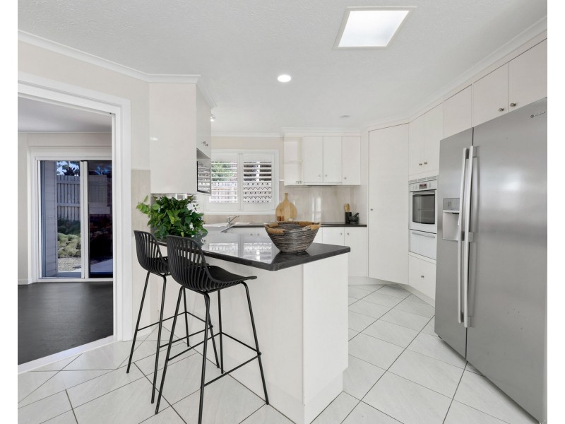 7 Hughes Street, Glenella QLD 4740