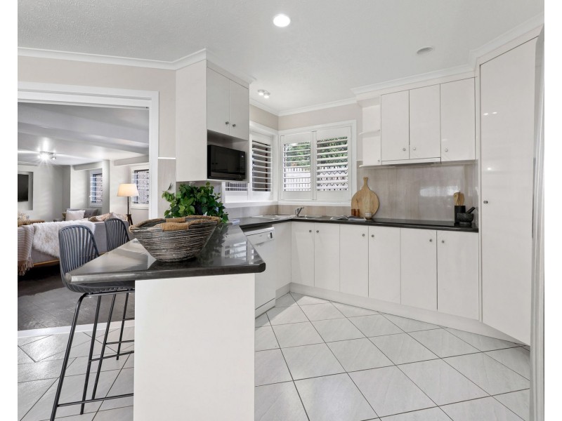 7 Hughes Street, Glenella QLD 4740