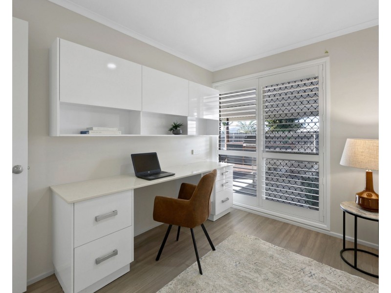 7 Hughes Street, Glenella QLD 4740