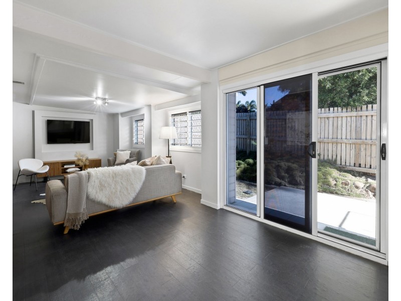 7 Hughes Street, Glenella QLD 4740