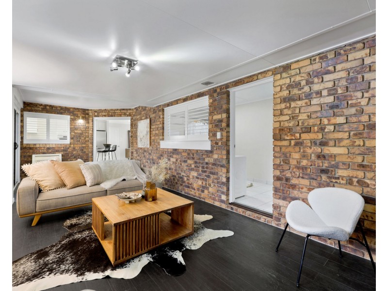 7 Hughes Street, Glenella QLD 4740