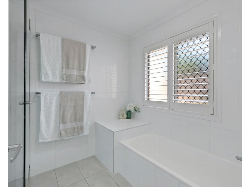 7 Hughes Street, Glenella QLD 4740