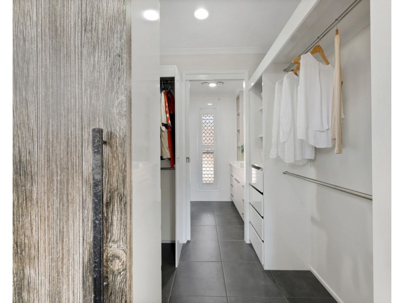 7 Hughes Street, Glenella QLD 4740