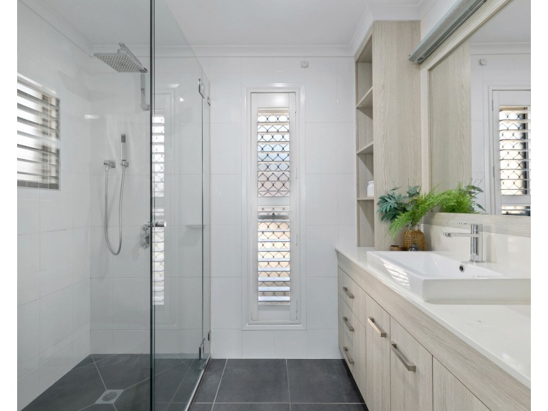 7 Hughes Street, Glenella QLD 4740