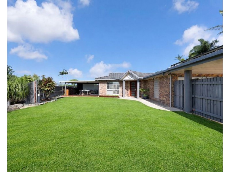 7 Hughes Street, Glenella QLD 4740