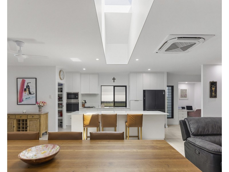 59 Hicks Road, Glenella QLD 4740