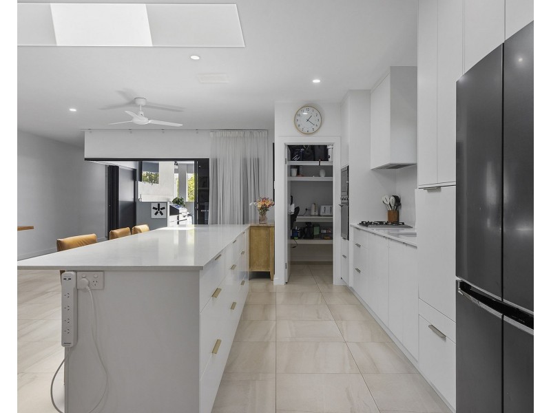 59 Hicks Road, Glenella QLD 4740