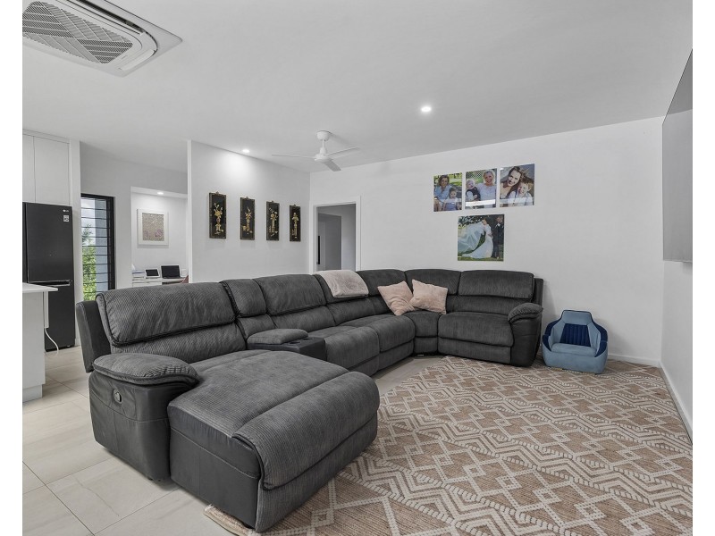 59 Hicks Road, Glenella QLD 4740