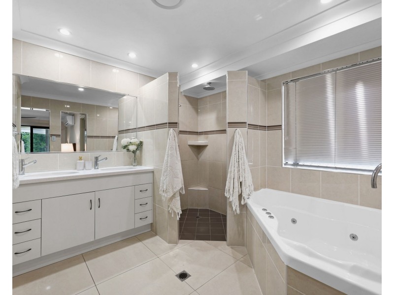 22 Windmill Crossing, Mount Pleasant QLD 4740