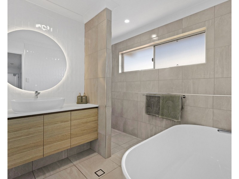 8 Olivia Place, Richmond QLD 4740