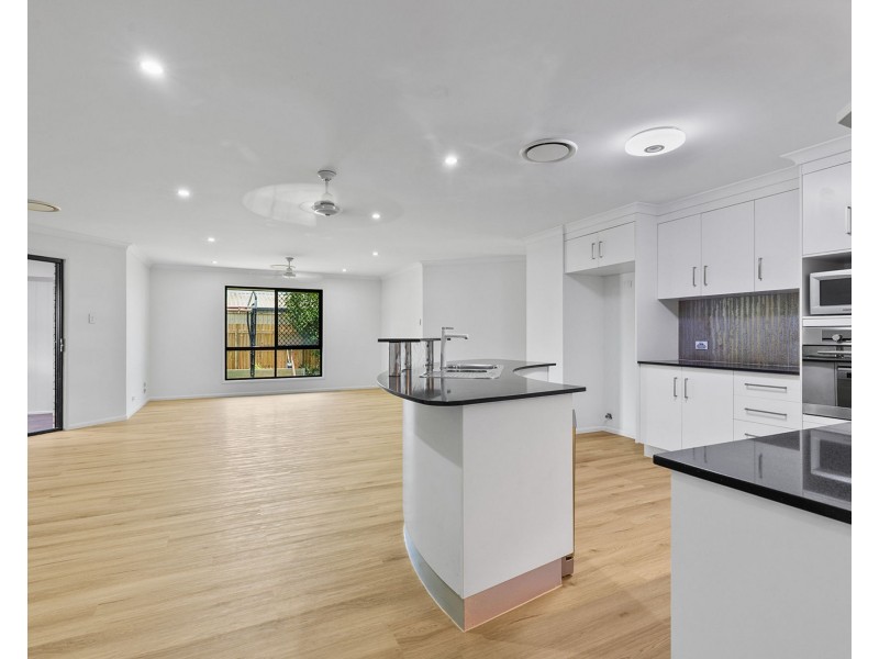 27 Vidar Crescent, Ooralea QLD 4740