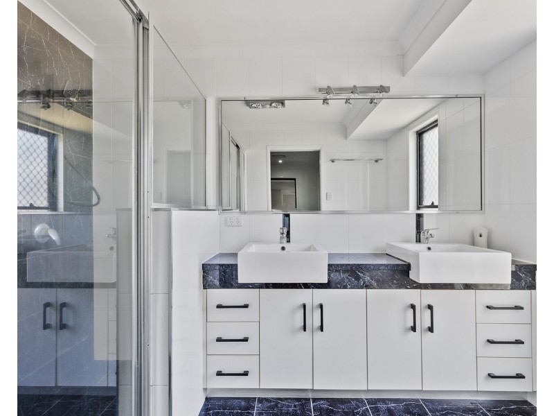 27 Vidar Crescent, Ooralea QLD 4740