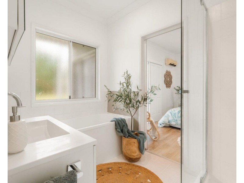 6 Jessika Court, Andergrove QLD 4740