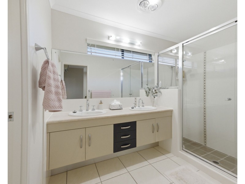 85 Gingham Street, Glenella QLD 4740