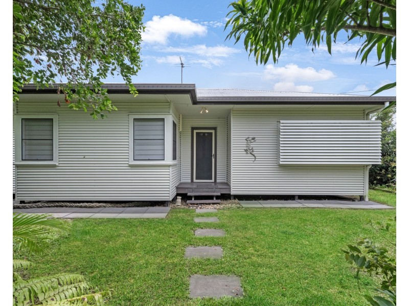 4 Bassett Street, North Mackay QLD 4740