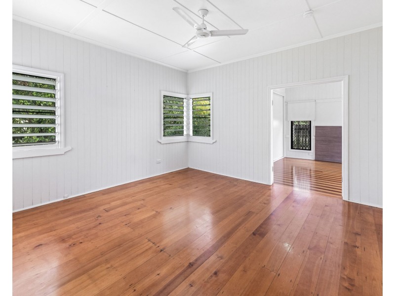 4 Bassett Street, North Mackay QLD 4740