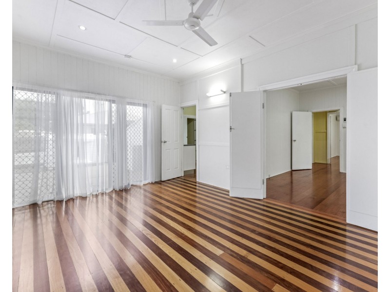 4 Bassett Street, North Mackay QLD 4740
