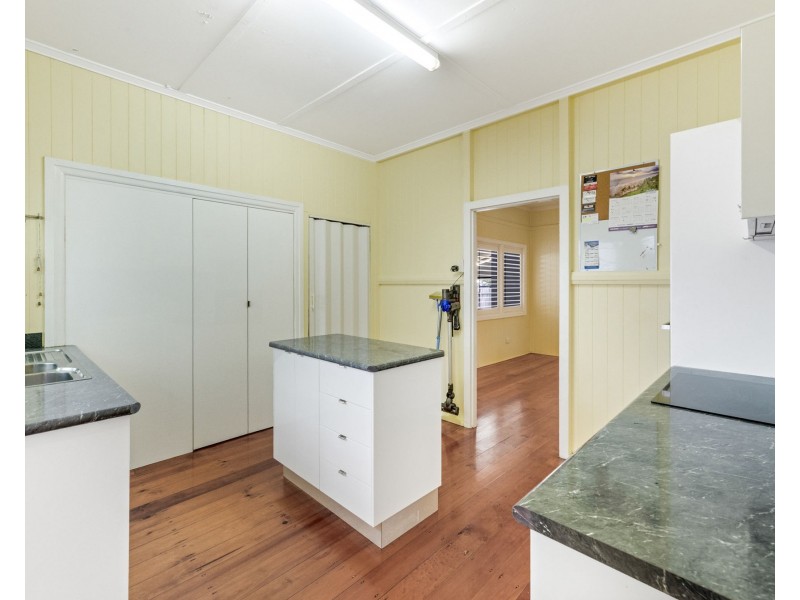4 Bassett Street, North Mackay QLD 4740