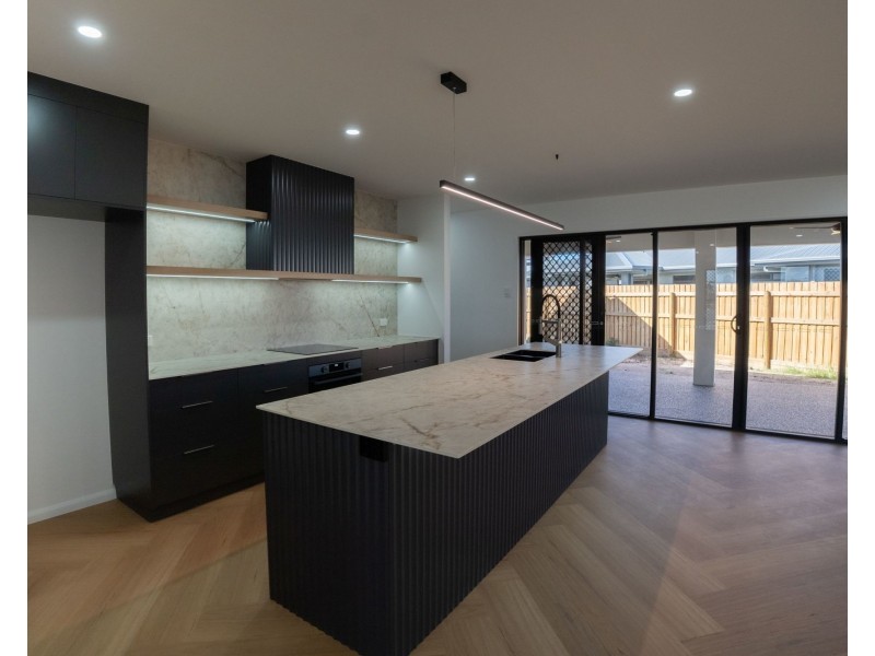 57 Regal Circuit, Beaconsfield QLD 4740