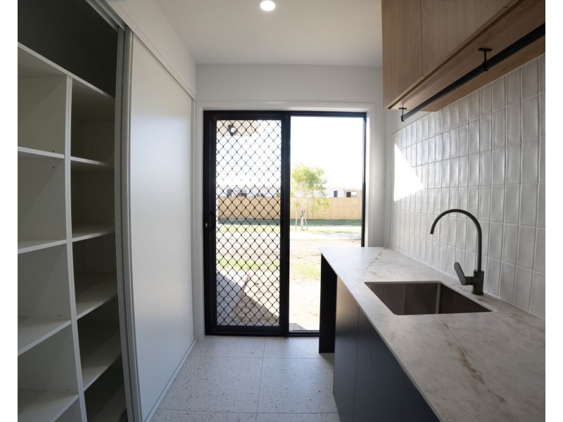 57 Regal Circuit, Beaconsfield QLD 4740