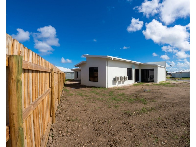 57 Regal Circuit, Beaconsfield QLD 4740