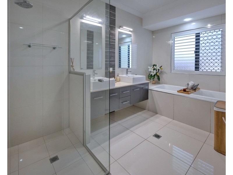 11 Chantilly Court, Glenella QLD 4740