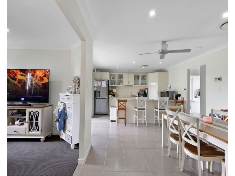 16 Dorothy Place, Mirani QLD 4754