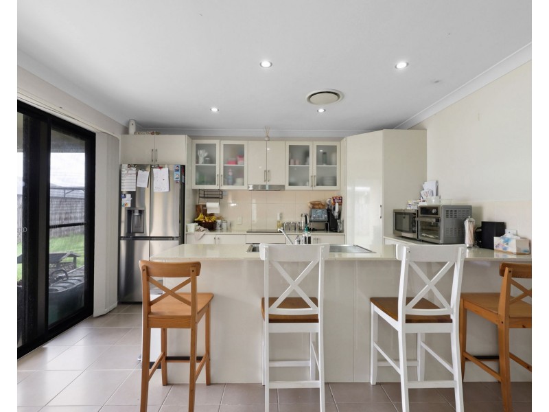 16 Dorothy Place, Mirani QLD 4754