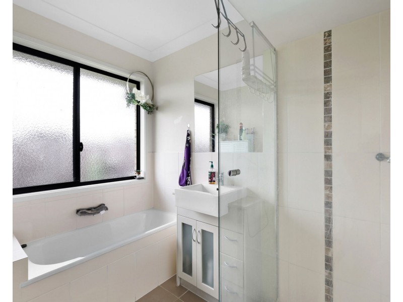 16 Dorothy Place, Mirani QLD 4754