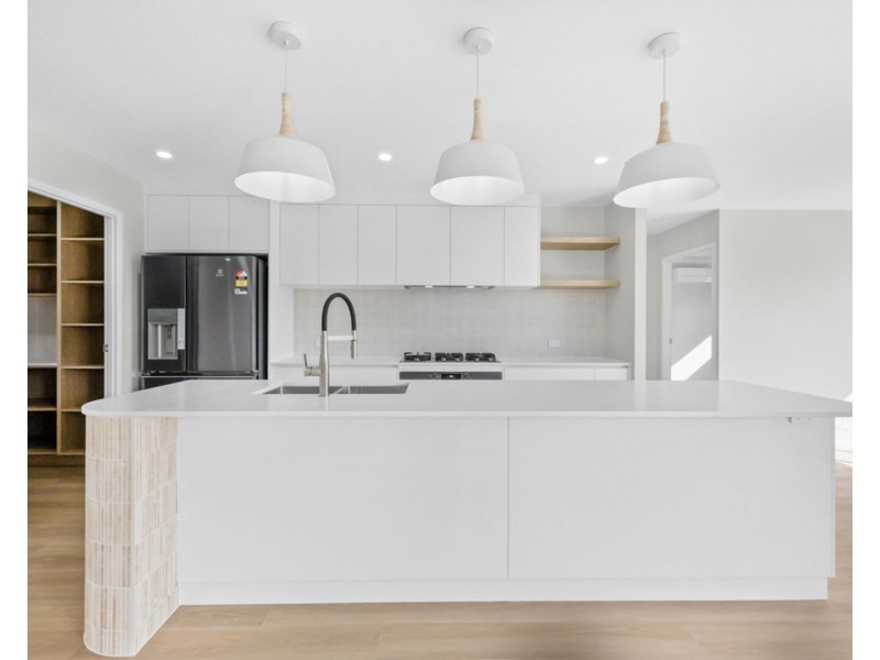 61 Regal Circuit, Beaconsfield QLD 4740