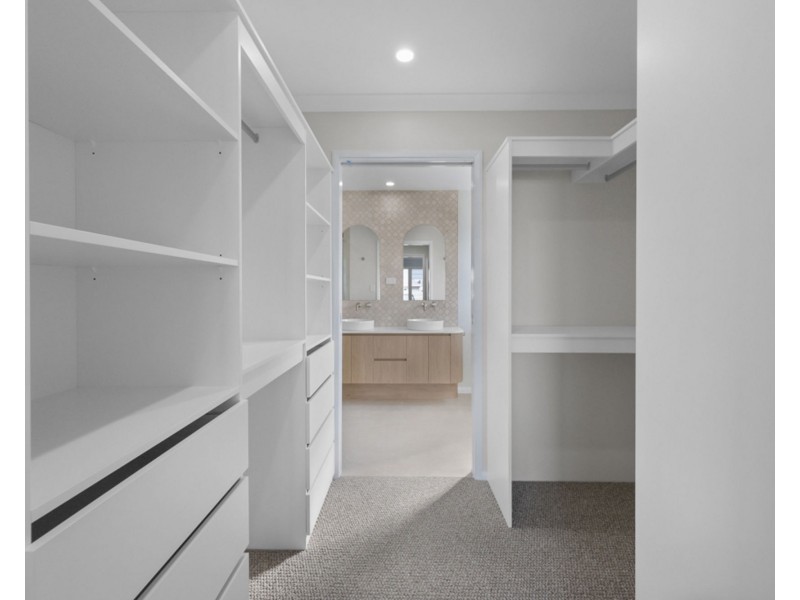 61 Regal Circuit, Beaconsfield QLD 4740