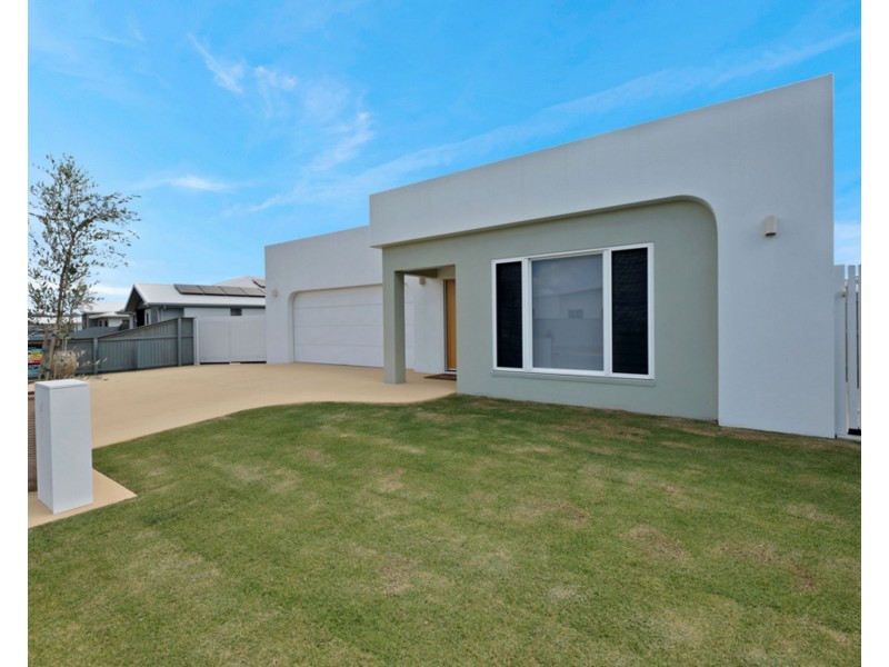 61 Regal Circuit, Beaconsfield QLD 4740