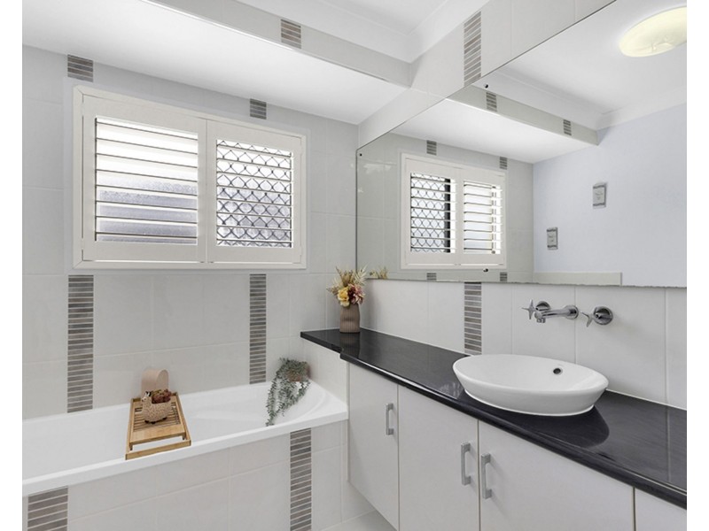 10 Chantilly Court, Glenella QLD 4740