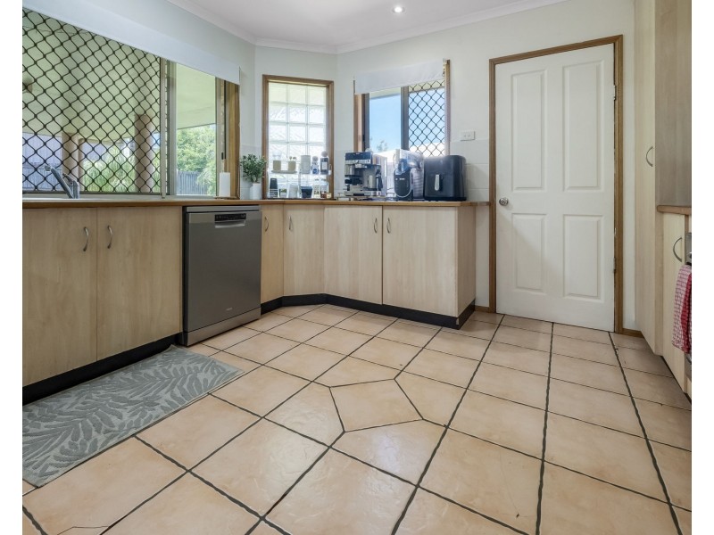 16 Nadina Street, Beaconsfield QLD 4740