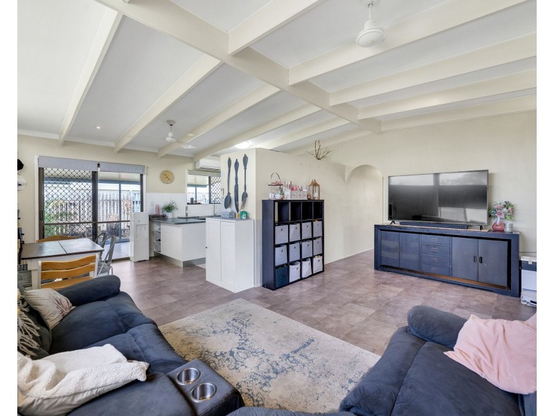 26 Downing street, Ooralea QLD 4740