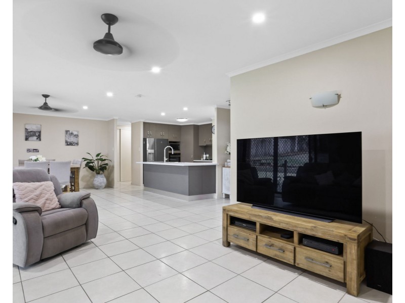 33 Dustwill Street, Eimeo QLD 4740