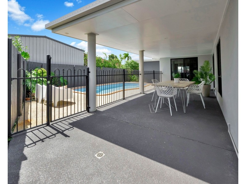 11 Royal Boulevard, Glenella QLD 4740