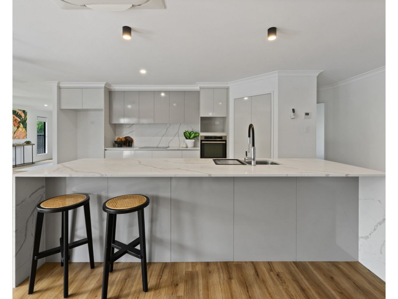 11 Royal Boulevard, Glenella QLD 4740