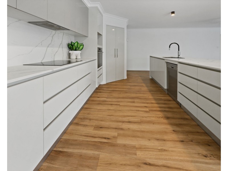 11 Royal Boulevard, Glenella QLD 4740