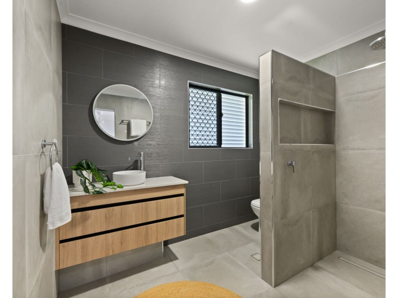 11 Royal Boulevard, Glenella QLD 4740