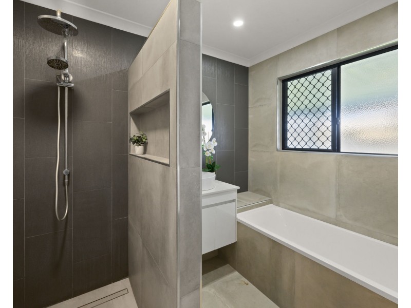 11 Royal Boulevard, Glenella QLD 4740