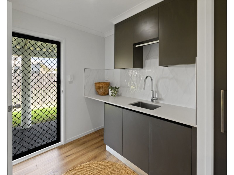 11 Royal Boulevard, Glenella QLD 4740